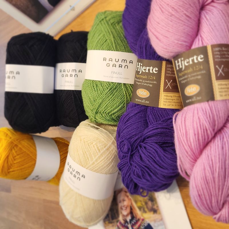 Bunadstrikk strikkepakke modell 