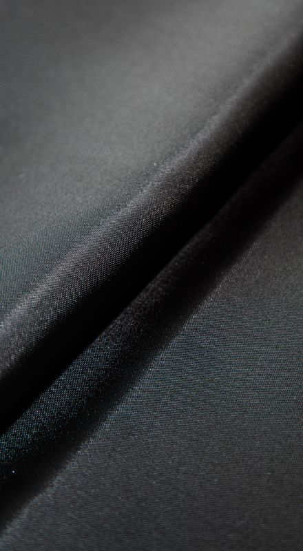 Silkefòr, svart stykke på 130cm x 140cm