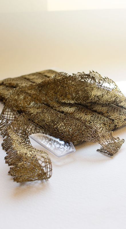 Blonde kniplet metall 30mm mørk gull